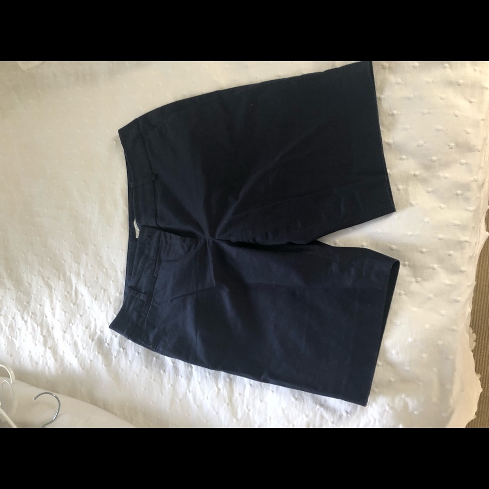 Navy walking shorts by Loft in a 6 petite